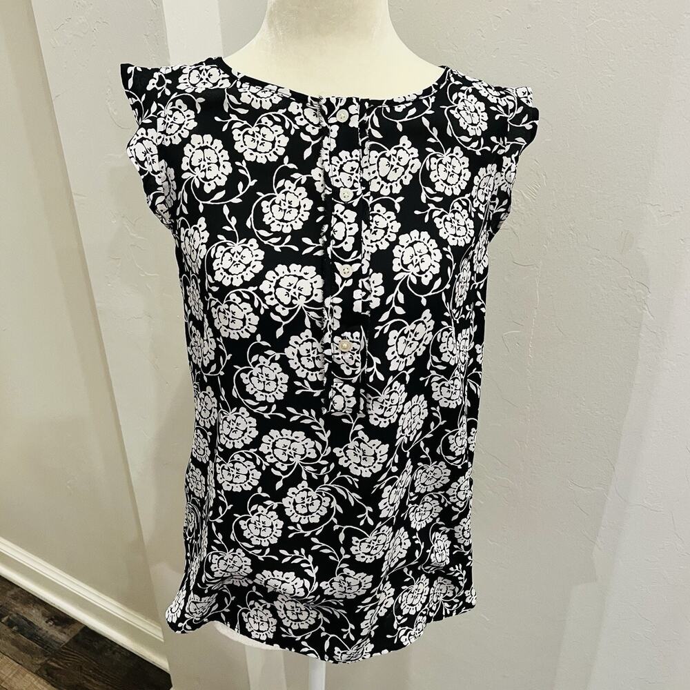 Loft Black And White Floral Blouse Size Small Ruffled Cap Sleeve